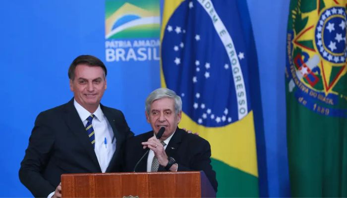 © Valter Campanato/Agência Brasil Heleno se distanciou de Bolsonaro e não sabia de golpe, diz advogado